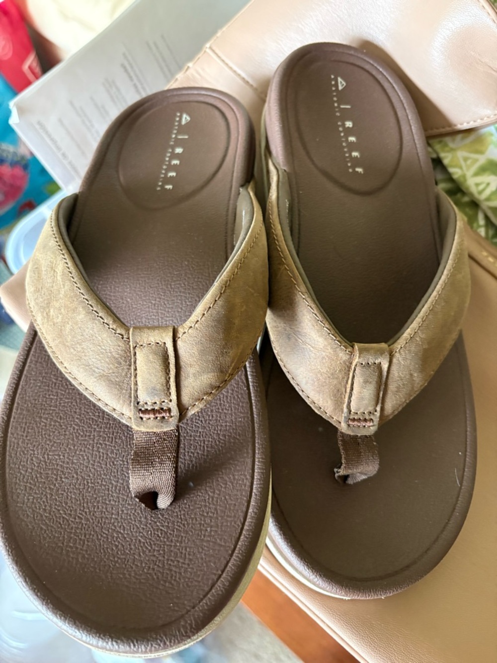 Reef mens Brown Leather Comfort Thong Sandals. New without tags. Tried on only.